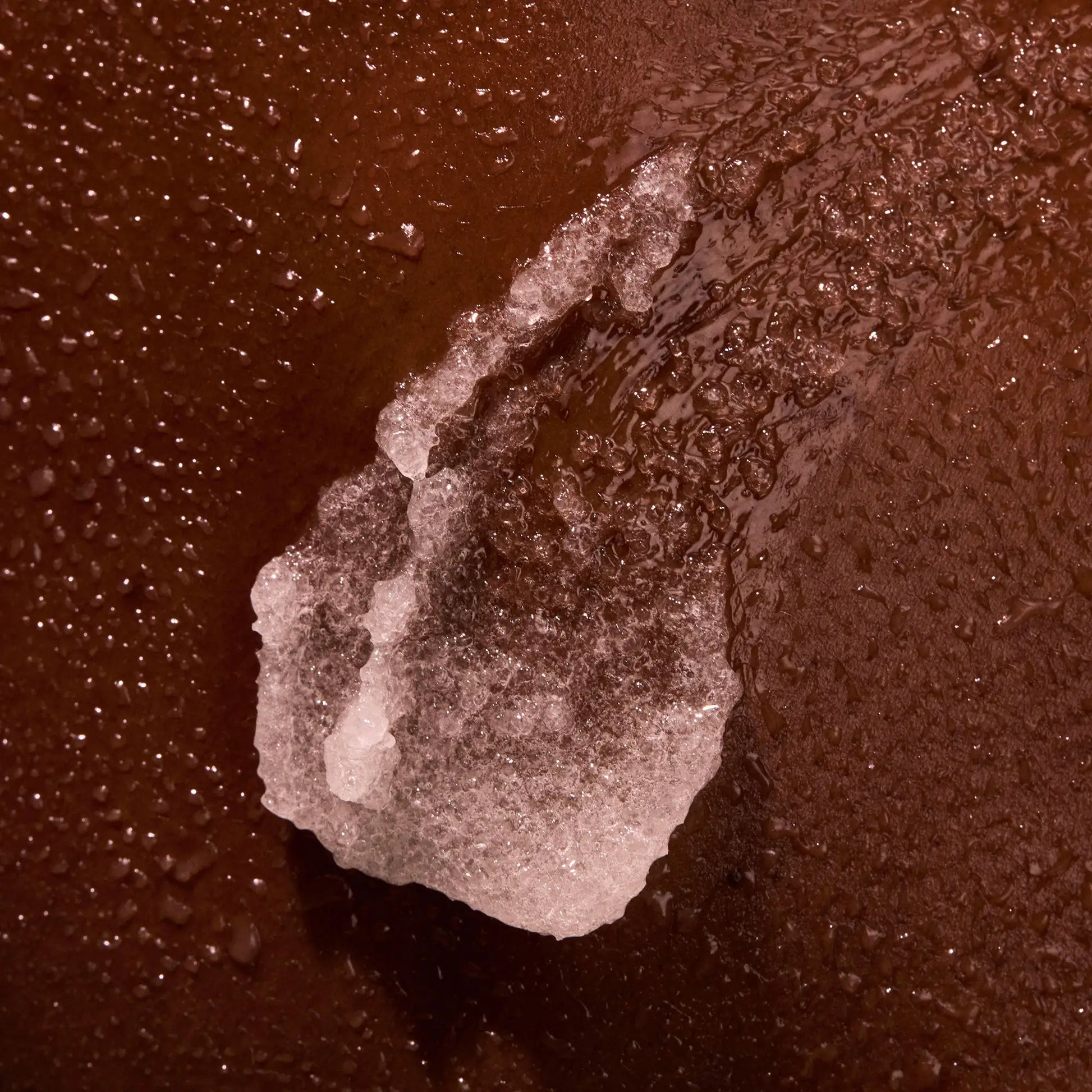 the-glow-getter-multi-oil-body-scrub-y4 NATR-40028-Alt-Image-TheGlowGetterMulti-OilBodyScrub-08.webp