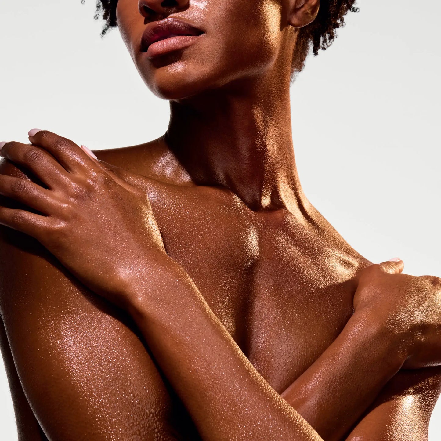the-glow-getter-multi-oil-body-scrub-y4 NATR-40028-Alt-Image-The_Glow_Getter_Multi-Oil_Body_Scrub-06_1.webp